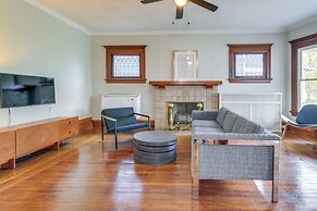 Walkable Apt: 4 Mi to Downtown Toledo!