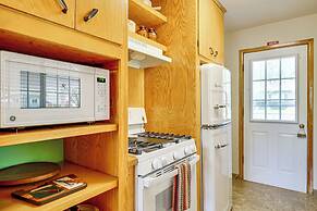 Mid-century 1950s Retreat w/ Rec Room in Monett!