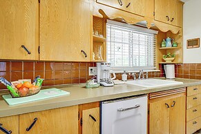 Mid-century 1950s Retreat w/ Rec Room in Monett!