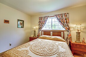 Mid-century 1950s Retreat w/ Rec Room in Monett!