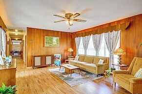 Mid-century 1950s Retreat w/ Rec Room in Monett!