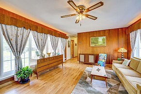 Mid-century 1950s Retreat w/ Rec Room in Monett!