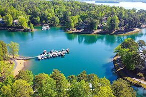 Boating, Pickleball & More: Condo Near Lake Keowee