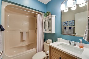 Boating, Pickleball & More: Condo Near Lake Keowee