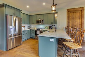 1 Mi to Panthertown Valley: Mountain Lodge w/ Deck