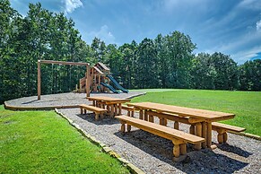 1 Mi to Panthertown Valley: Mountain Lodge w/ Deck