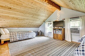 11 Mi to Massanutten: Peaceful Cabin w/ Deck