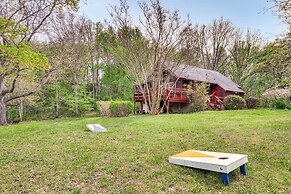 11 Mi to Massanutten: Peaceful Cabin w/ Deck