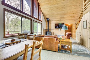 11 Mi to Massanutten: Peaceful Cabin w/ Deck