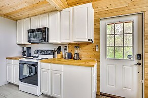 11 Mi to Massanutten: Peaceful Cabin w/ Deck