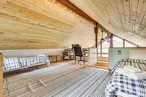11 Mi to Massanutten: Peaceful Cabin w/ Deck