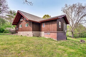 11 Mi to Massanutten: Peaceful Cabin w/ Deck
