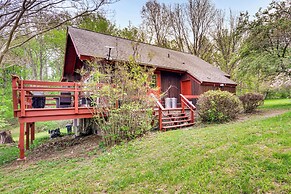 11 Mi to Massanutten: Peaceful Cabin w/ Deck