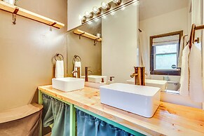 11 Mi to Massanutten: Peaceful Cabin w/ Deck