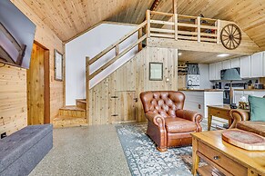 11 Mi to Massanutten: Peaceful Cabin w/ Deck