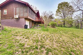 11 Mi to Massanutten: Peaceful Cabin w/ Deck