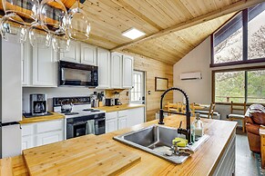 11 Mi to Massanutten: Peaceful Cabin w/ Deck