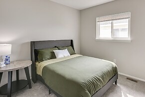 3 Mi to Dtwn Royal Oak: Getaway w/ Fenced Yard!