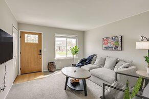 3 Mi to Dtwn Royal Oak: Getaway w/ Fenced Yard!