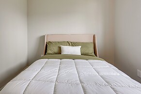 3 Mi to Dtwn Royal Oak: Getaway w/ Fenced Yard!