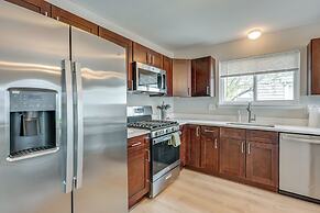 3 Mi to Dtwn Royal Oak: Getaway w/ Fenced Yard!