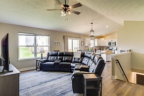 Deck & Outdoor Dining: Family Getaway in Dry Ridge