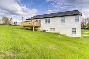 Deck & Outdoor Dining: Family Getaway in Dry Ridge
