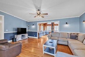 Blaine 5br Haven Hot Tub, Space & Fun 5 Bedroom Home