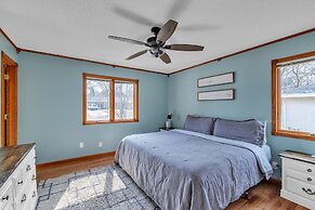 Blaine 5br Haven Hot Tub, Space & Fun 5 Bedroom Home