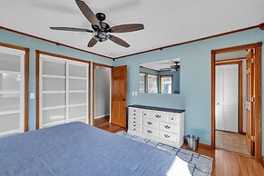 Blaine 5br Haven Hot Tub, Space & Fun 5 Bedroom Home