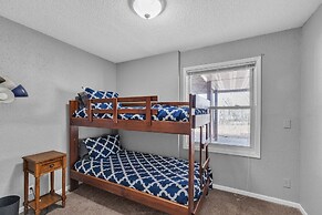 Blaine 5br Haven Hot Tub, Space & Fun 5 Bedroom Home