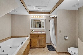 Blaine 5br Haven Hot Tub, Space & Fun 5 Bedroom Home