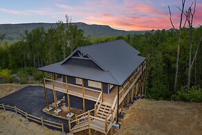 Celestial Haven 3 Bedroom Cabin