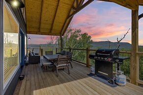 Celestial Haven 3 Bedroom Cabin