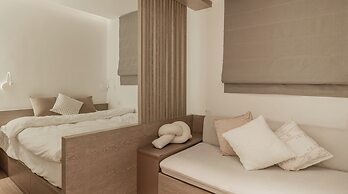 Shanghai Hills & Gefii 50 Shades of Grey