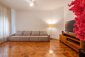 Space and Comfort in Copacabana D405