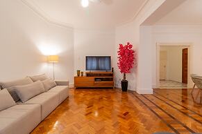 Space and Comfort in Copacabana D405
