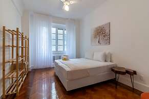 Space and Comfort in Copacabana D405