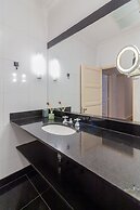Space and Comfort in Copacabana D405