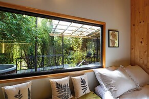 Oceana Suites Eco Lodge Lophosoria