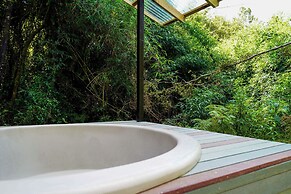 Oceana Suites Eco Lodge Lophosoria