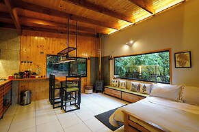 Oceana Suites Eco Lodge Lophosoria
