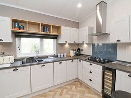 16 Manleigh Park