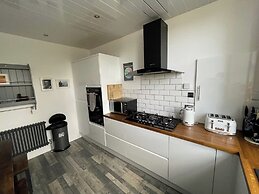 6 Guests - 3 Bedrooms - Sea View - Pet Friendly