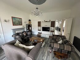6 Guests - 3 Bedrooms - Sea View - Pet Friendly