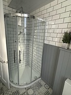 6 Guests - 3 Bedrooms - Sea View - Pet Friendly