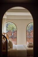 PE-LA Thapae Boutique Hotel