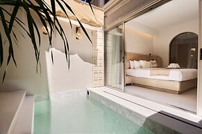 PE-LA Thapae Boutique Hotel