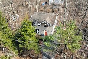 Poconos Getaway w/ Firepit, Lake Access, Near Jack Frost & Big Boulder