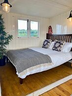 The Hide At Manton Bay Glamping Retreat